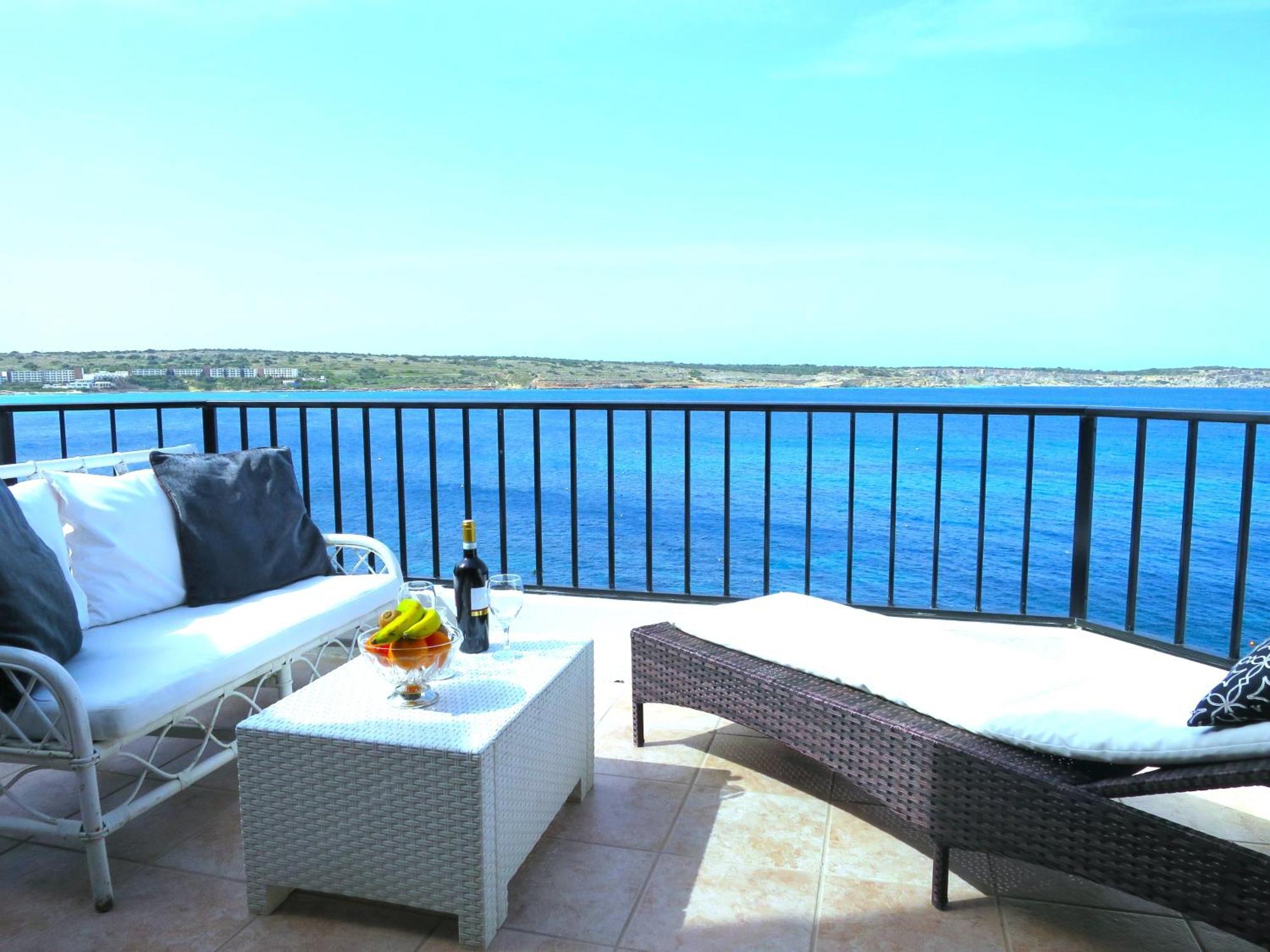 Seafront Apartment Terrace, Lounger & Panoramic Ocean Views メーリッハ エクステリア 写真