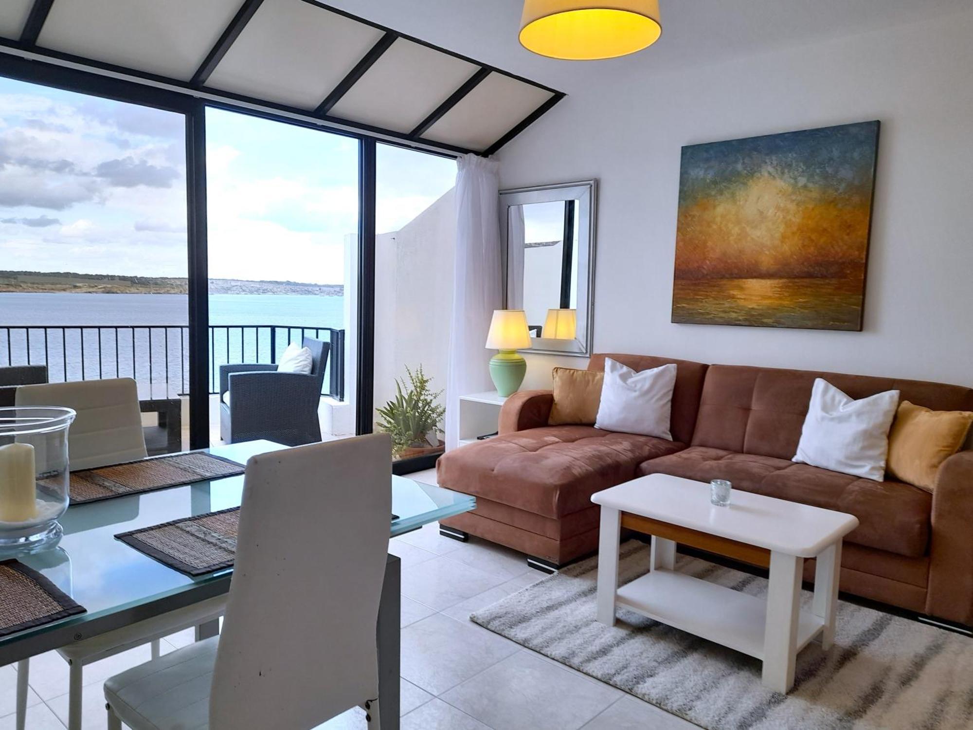 Seafront Apartment Terrace, Lounger & Panoramic Ocean Views メーリッハ エクステリア 写真