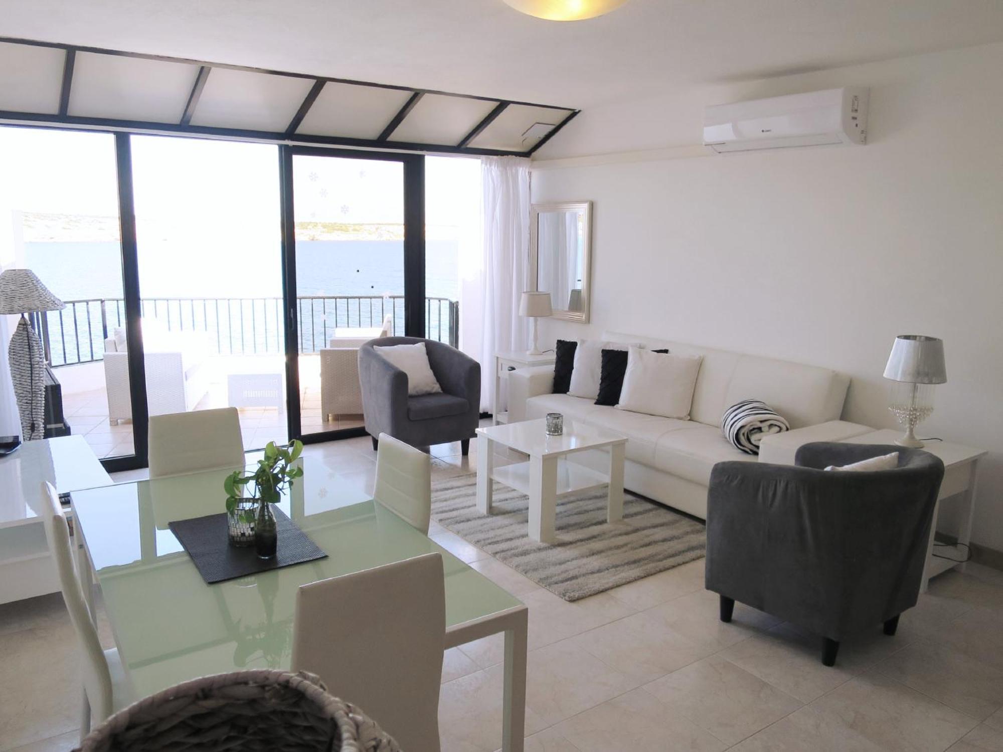 Seafront Apartment Terrace, Lounger & Panoramic Ocean Views メーリッハ エクステリア 写真
