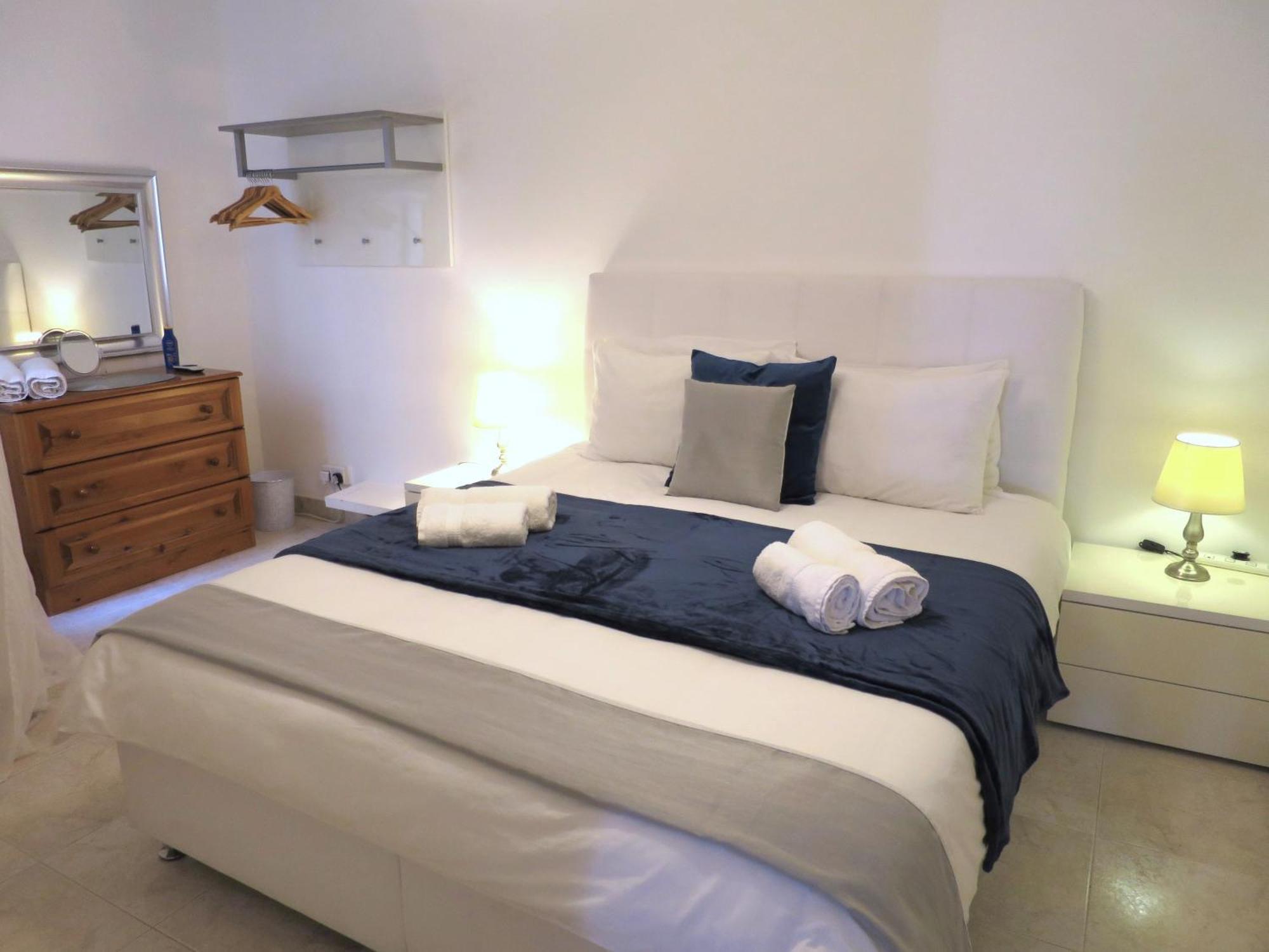 Seafront Apartment Terrace, Lounger & Panoramic Ocean Views メーリッハ エクステリア 写真