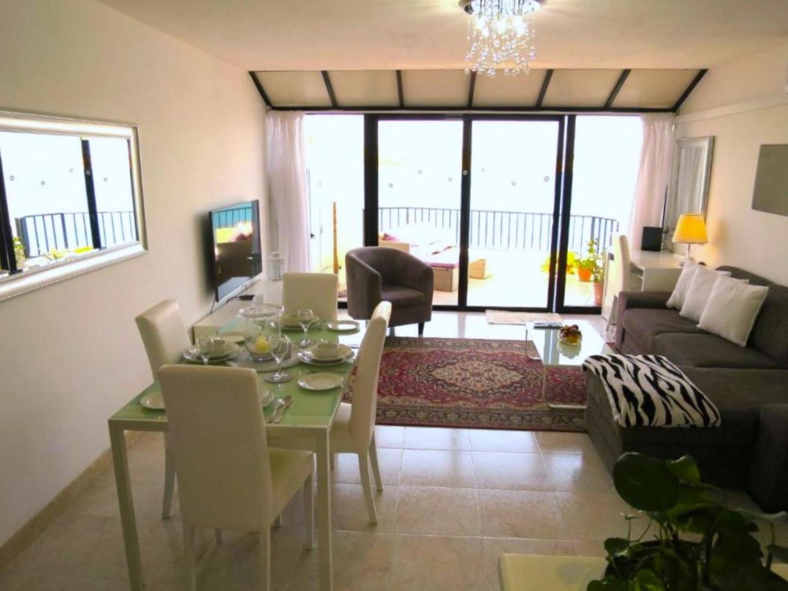 Seafront Apartment Terrace, Lounger & Panoramic Ocean Views メーリッハ 部屋 写真