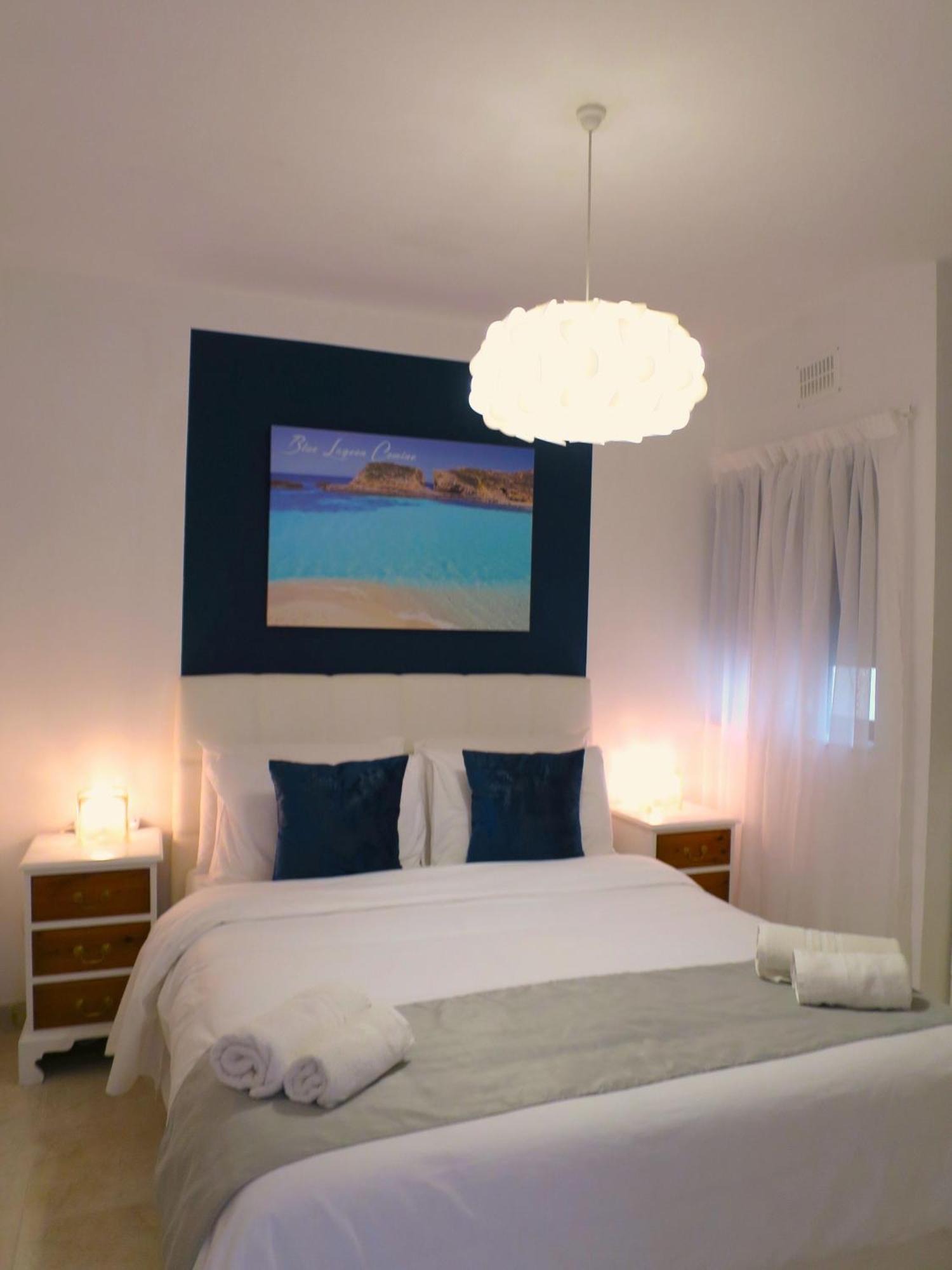 Seafront Apartment Terrace, Lounger & Panoramic Ocean Views メーリッハ 部屋 写真