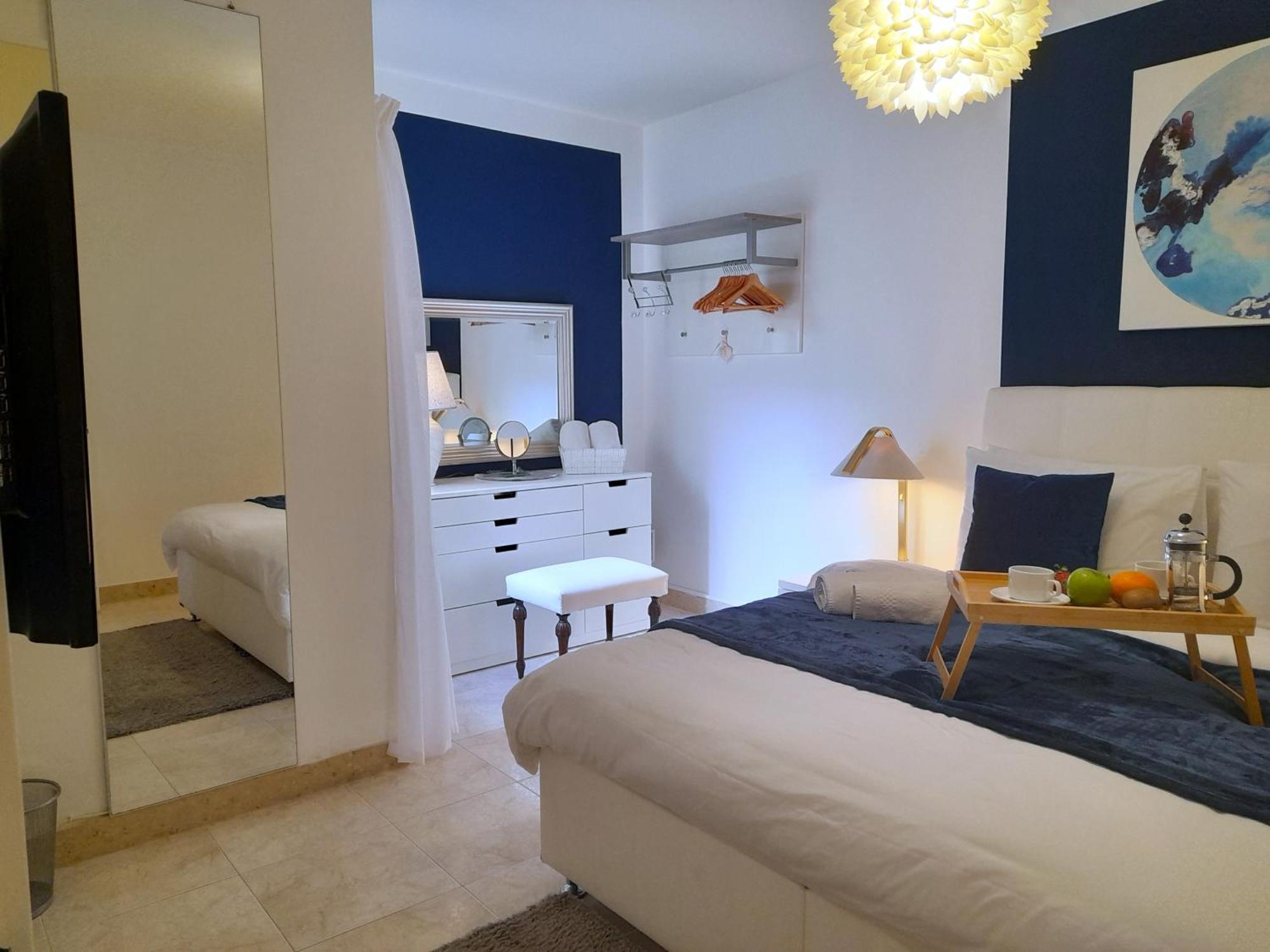 Seafront Apartment Terrace, Lounger & Panoramic Ocean Views メーリッハ エクステリア 写真