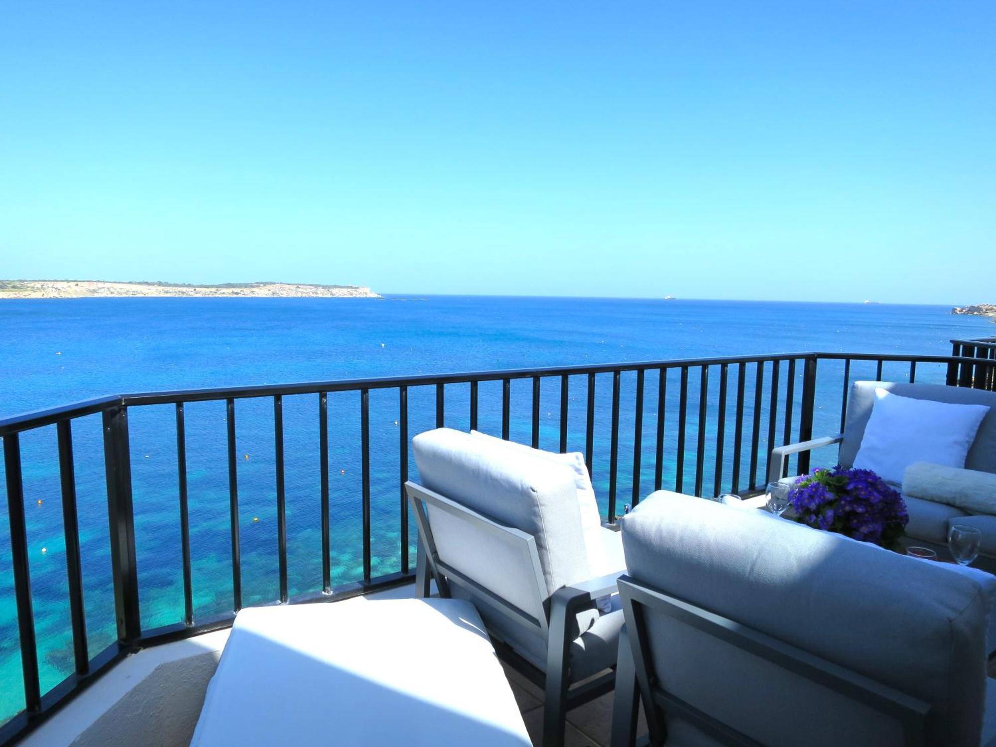 Seafront Apartment Terrace, Lounger & Panoramic Ocean Views メーリッハ エクステリア 写真