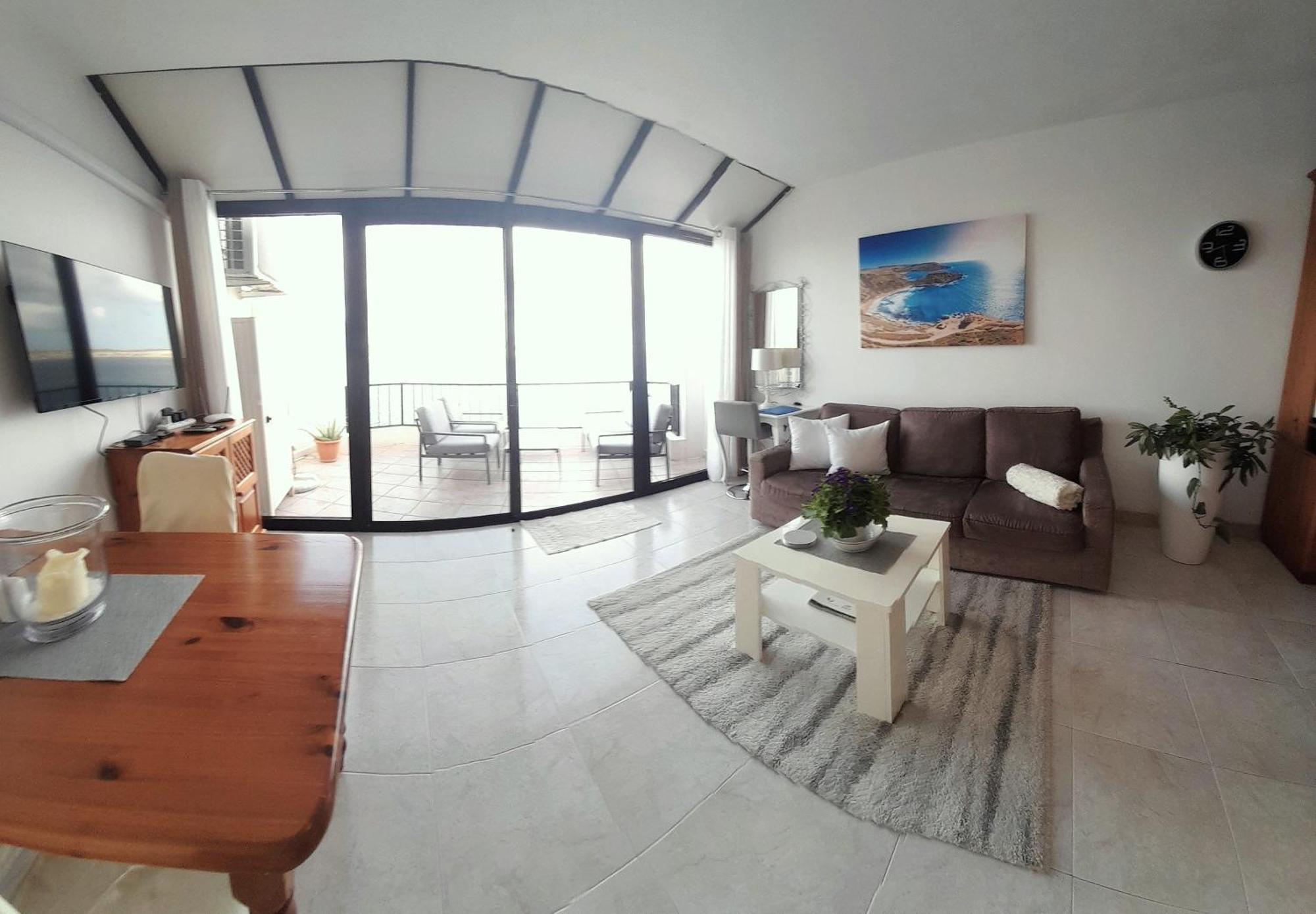 Seafront Apartment Terrace, Lounger & Panoramic Ocean Views メーリッハ 部屋 写真