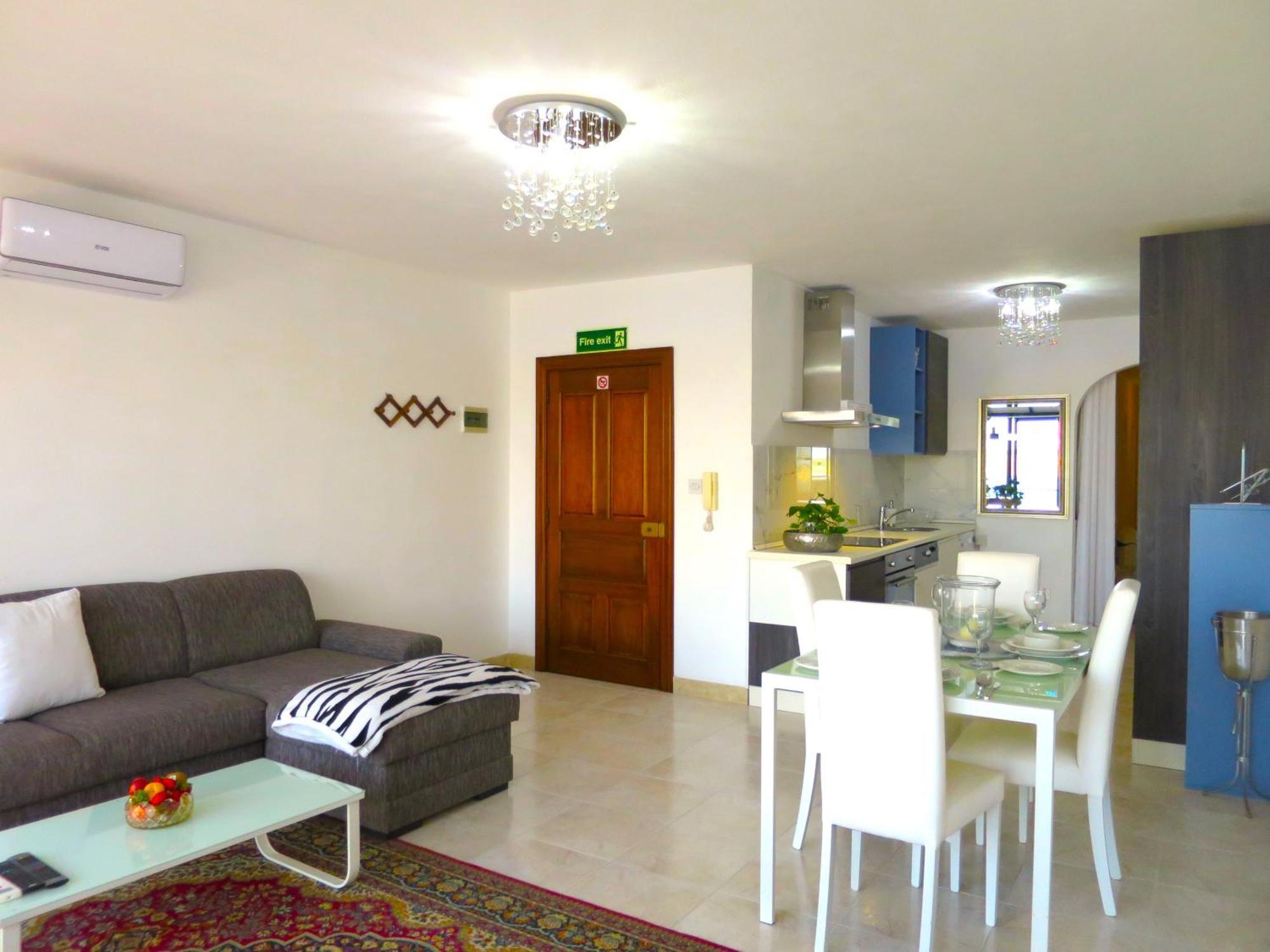 Seafront Apartment Terrace, Lounger & Panoramic Ocean Views メーリッハ エクステリア 写真