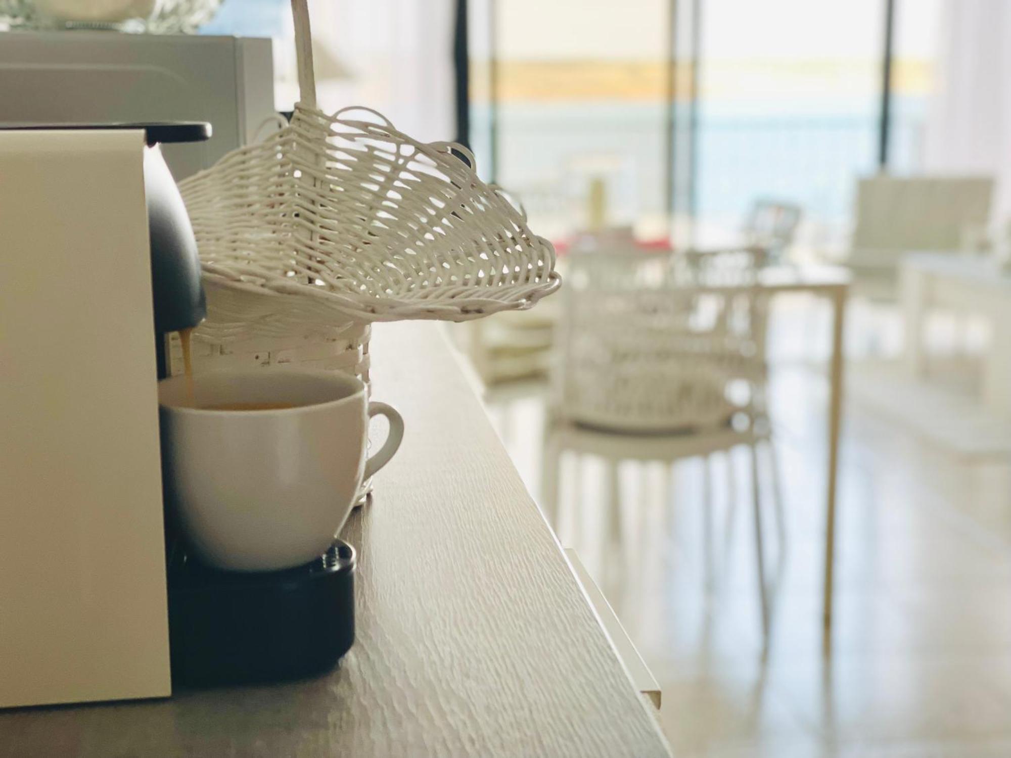 Seafront Apartment Terrace, Lounger & Panoramic Ocean Views メーリッハ エクステリア 写真