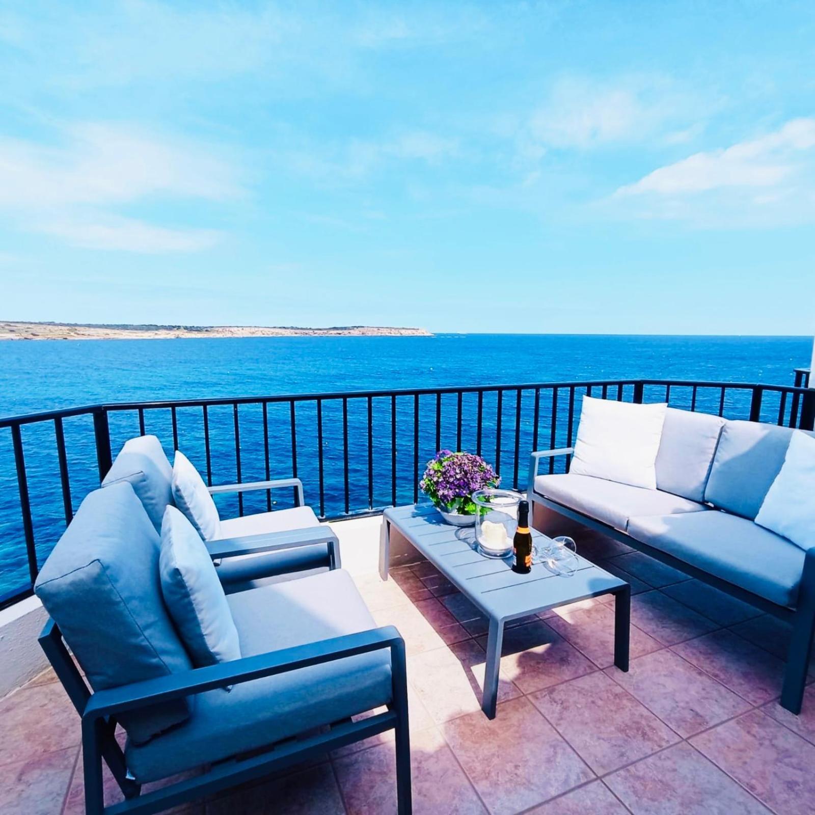 Seafront Apartment Terrace, Lounger & Panoramic Ocean Views メーリッハ エクステリア 写真