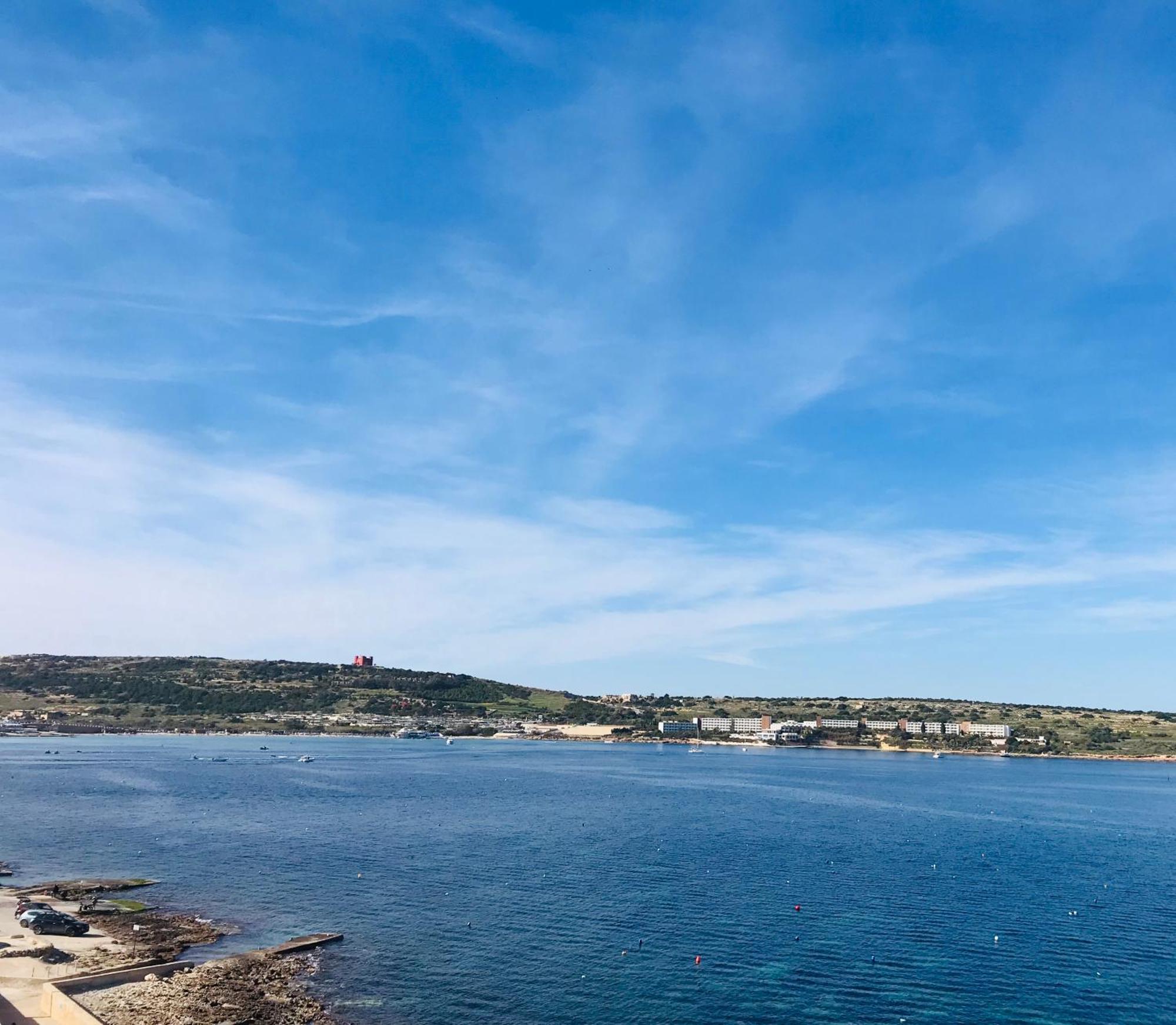 Seafront Apartment Terrace, Lounger & Panoramic Ocean Views メーリッハ エクステリア 写真